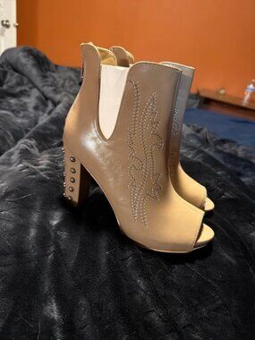 Brand new river rock shoes